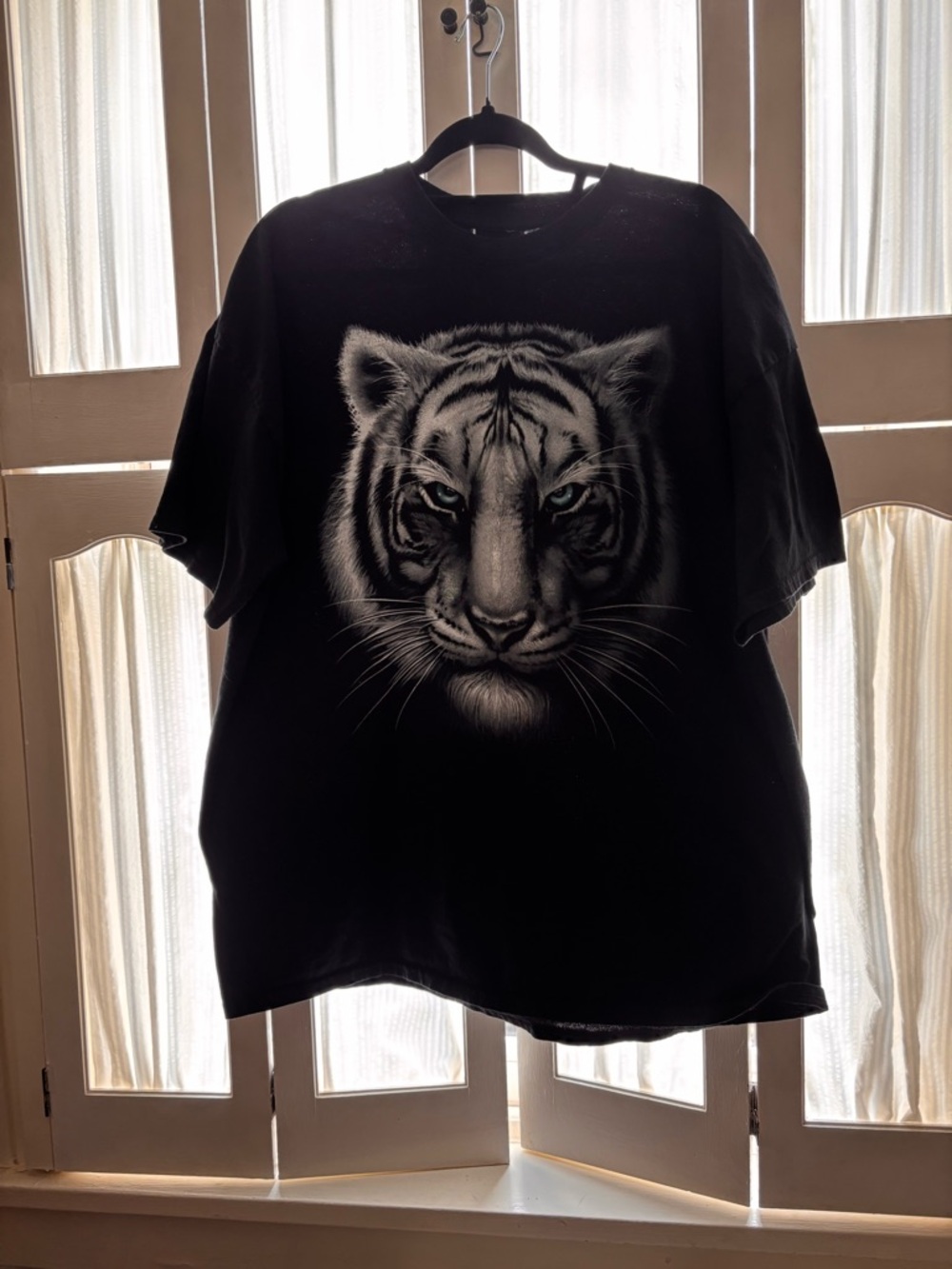 DOM Tiger Graphic T-Shirt 2XL Black Blue Eyes Big Cat Tee Streetwear